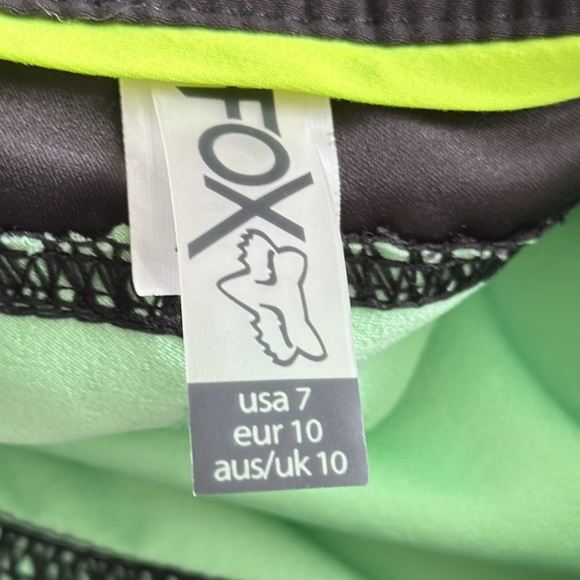 Fox youth size 7 sports shorts with zip pocket, lime, green, and black-white - Picture 12 of 13